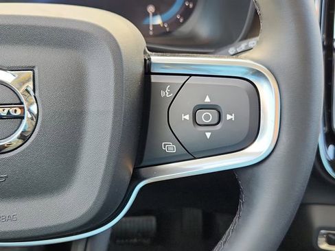 Certified 2025 Volvo XC40 B5 Core w/ Climate Package image 19