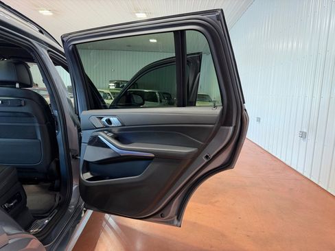 Used 2024 BMW X7 xDrive40i w/ M Sport Package AWD/4WD image 29