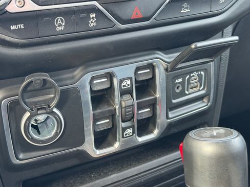 Used 2023 Jeep Wrangler Altitude image 25