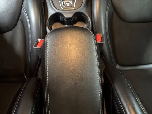 Used 2019 Jeep Cherokee Latitude Plus w/ Cold Weather Group AWD/4WD image 14