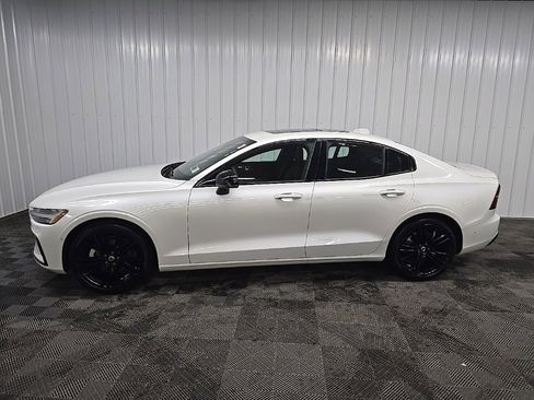 Used 2024 Volvo S60 B5 Plus w/ Climate Package image 5