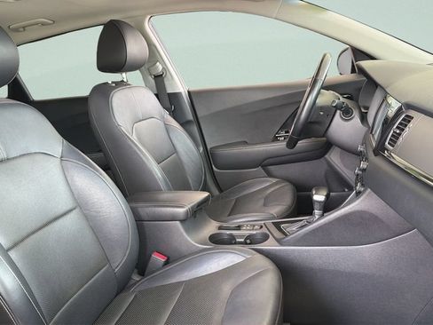 Used 2019 Kia Niro Touring FWD image 35