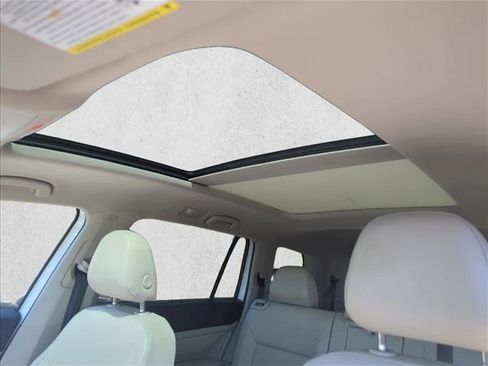 Used 2019 Volkswagen Atlas SE w/ Panoramic Sunroof Package FWD image 17