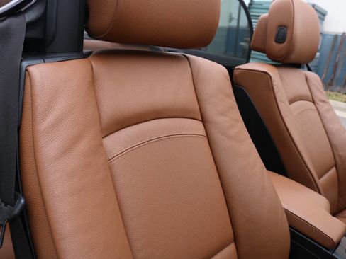 Used 2011 BMW 335i Convertible image 23