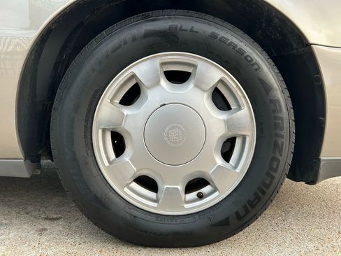 Used 2000 Cadillac De Ville Sedan w/ Comfort/Convenience Pkg image 24