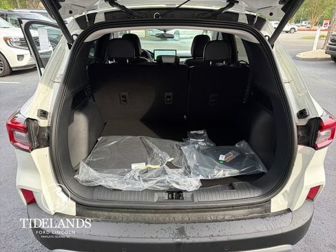 New 2026 Ford Escape SE FWD image 12