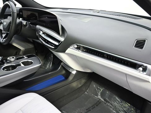 New 2025 Cadillac Lyriq Luxury AWD/4WD image 15