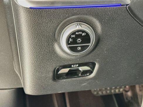 Used 2024 Mercedes-Benz C 300 Sedan image 11