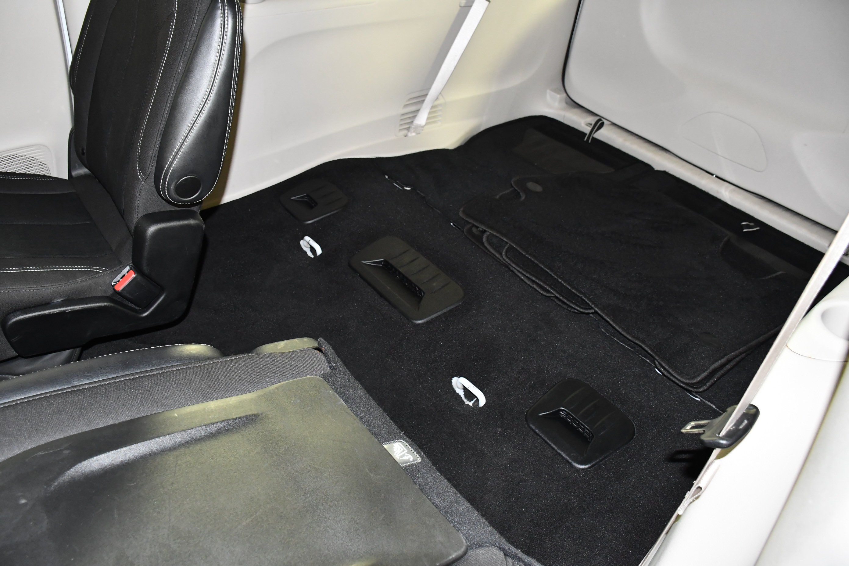 Used 2023 Chrysler Voyager LX FWD image 46