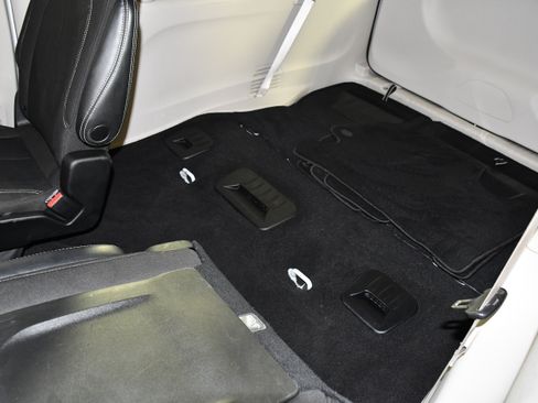 Used 2023 Chrysler Voyager LX FWD image 46