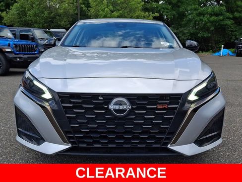 Used 2024 Nissan Altima 2.5 SR FWD image 2