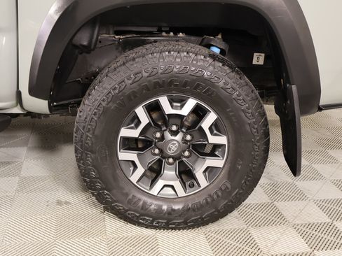 Used 2022 Toyota Tacoma TRD Off-Road image 18