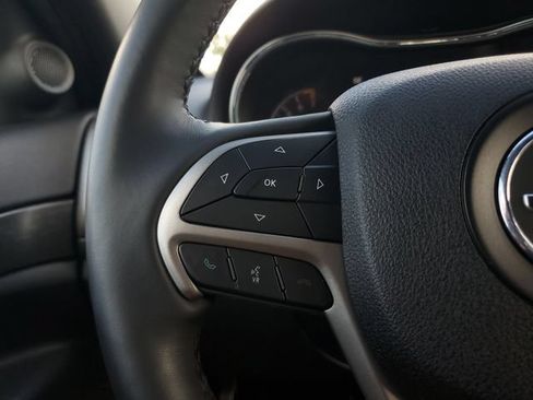 Used 2018 Jeep Grand Cherokee Altitude RWD image 24