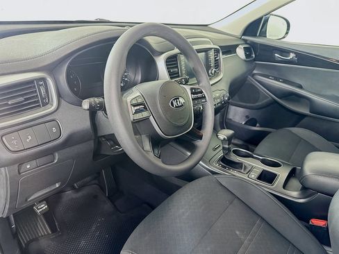 Used 2020 Kia Sorento LX FWD image 9