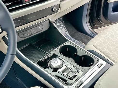 New 2025 Kia Carnival SX image 9