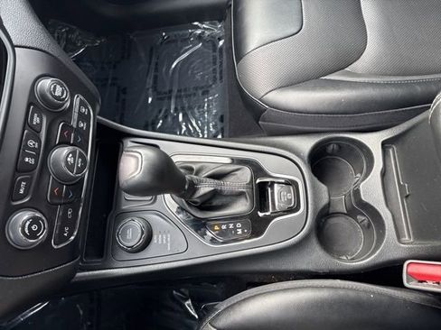 Used 2022 Jeep Cherokee Limited AWD/4WD image 39