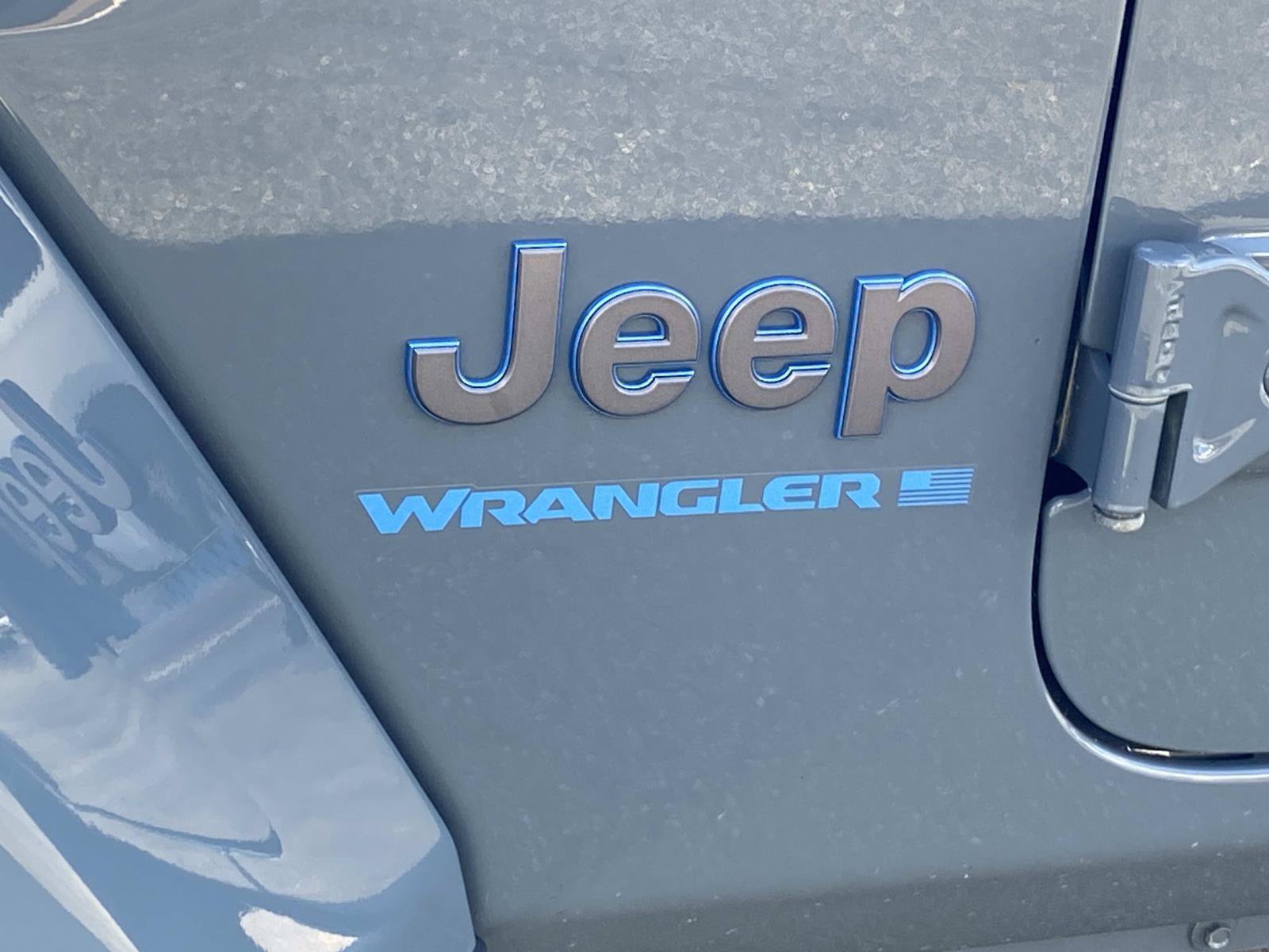 Used 2024 Jeep Wrangler Unlimited w/ Convenience Group AWD/4WD image 12