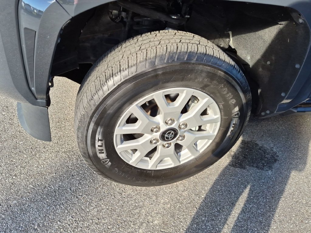 Used 2024 Toyota Tacoma SR5 AWD/4WD image 3