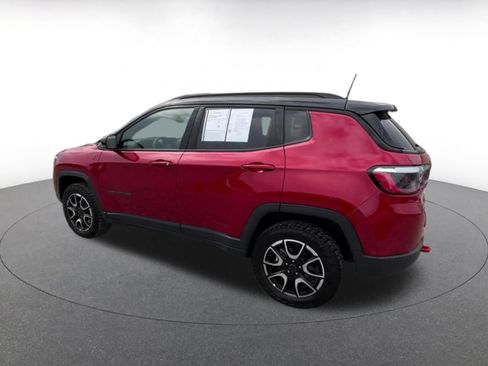 Used 2025 Jeep Compass Trailhawk AWD/4WD image 10