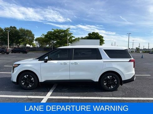 Used 2026 Kia Carnival LXS FWD image 4