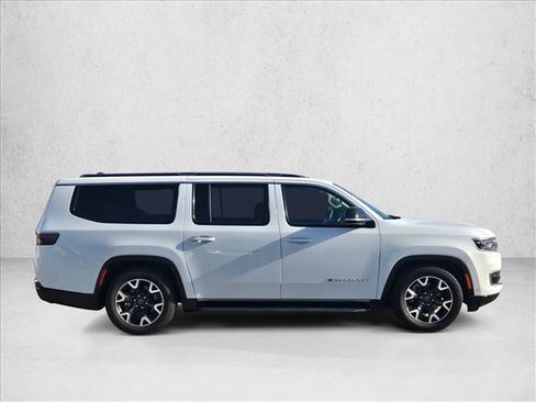Used 2024 Jeep Wagoneer L Series III w/ Flexible Seating Group AWD/4WD image 4