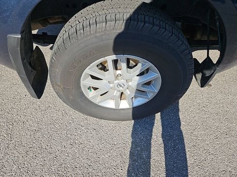 Used 2020 Nissan Frontier SV w/ SV Utility Package image 12