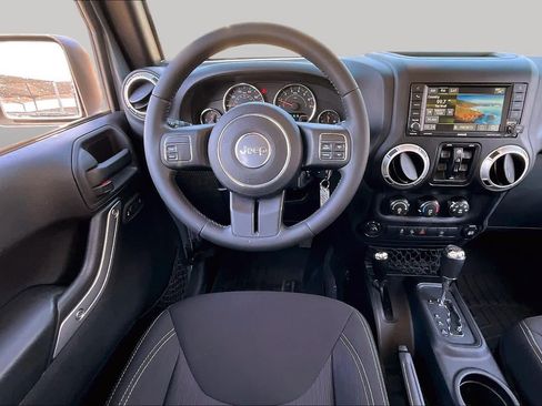 Used 2015 Jeep Wrangler Unlimited Sahara AWD/4WD image 6