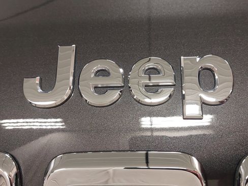 Used 2022 Jeep Cherokee Limited AWD/4WD image 34