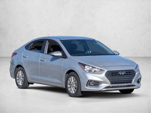 Used 2022 Hyundai Accent SEL image 3