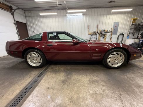 Used 1993 Chevrolet Corvette Coupe image 9