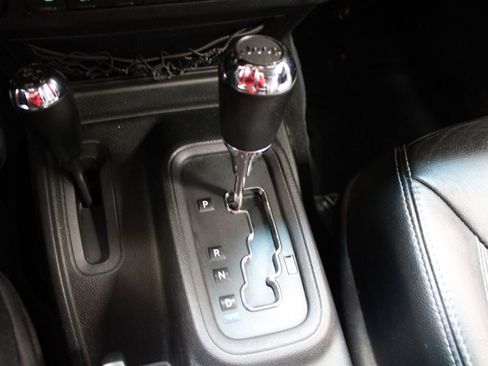 Used 2014 Jeep Wrangler Unlimited Rubicon w/ Connectivity Group image 29