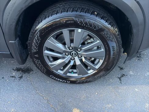 Certified 2024 Nissan Pathfinder SV image 9