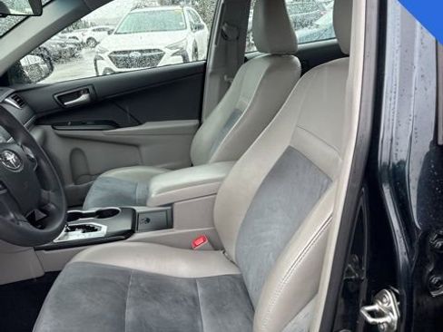 Used 2014 Toyota Camry LE image 10