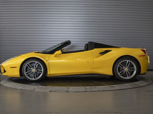 Used 2018 Ferrari 488 Spider RWD image 8