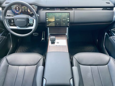 Used 2025 Land Rover Range Rover SE AWD/4WD image 16