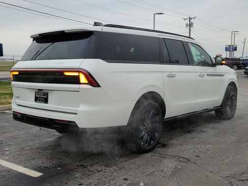 New 2025 Lincoln Navigator L Reserve w/ Jet Appearance Package image 4