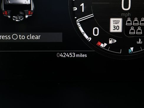 Used 2023 Land Rover Defender 110 X-Dynamic SE image 16