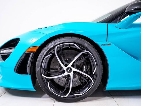 Used 2026 McLaren 750S Spider RWD image 16