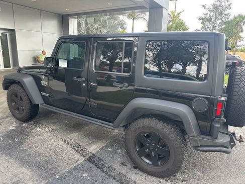 Used 2012 Jeep Wrangler Unlimited Rubicon image 7