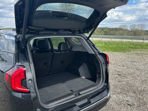 Used 2022 GMC Terrain SLT w/ GMC Pro Grade Package AWD/4WD image 12