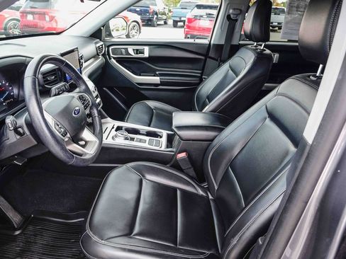 Used 2021 Ford Explorer XLT w/ Equipment Group 202A image 19