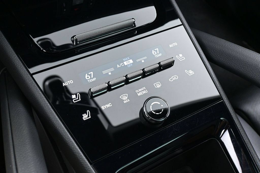 Certified 2025 Porsche Cayenne E-Hybrid Coupe AWD/4WD image 22