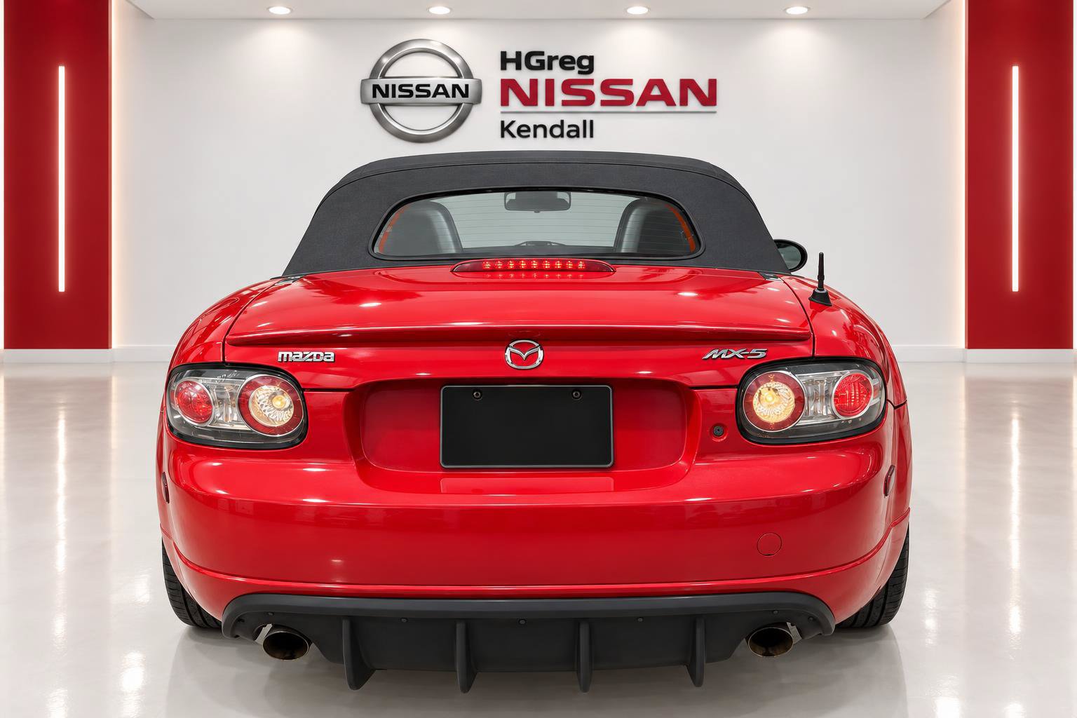 Used 2006 MAZDA MX-5 Miata Touring w/ Appearance Pkg RWD image 4