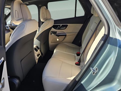 New 2026 Mercedes-Benz GLC 300 image 11