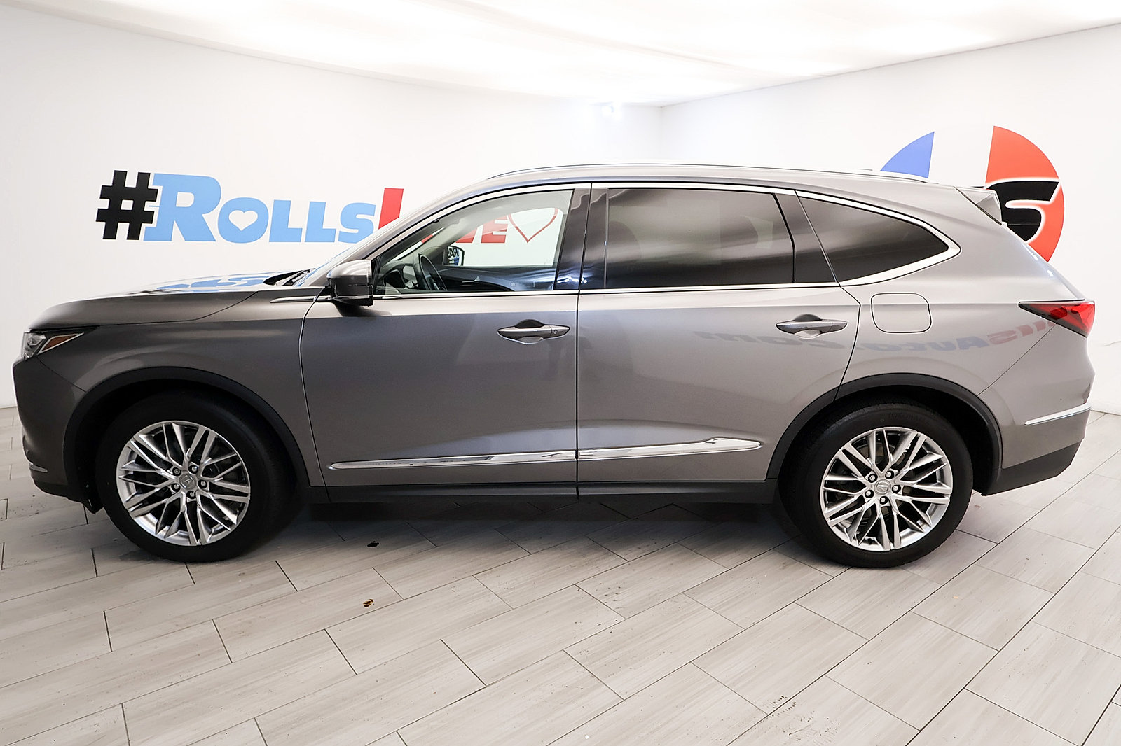 Used 2023 Acura MDX w/ Advance Package AWD/4WD image 2