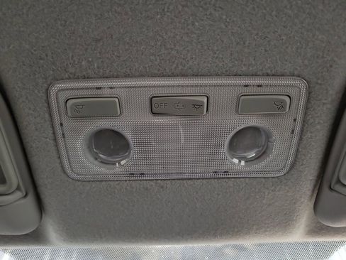 Used 2016 Toyota Yaris L image 20