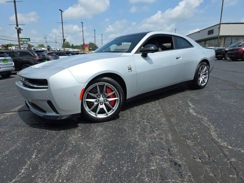 Used 2025 Dodge Charger Daytona Scat Pack w/ Track Pack AWD/4WD image 3