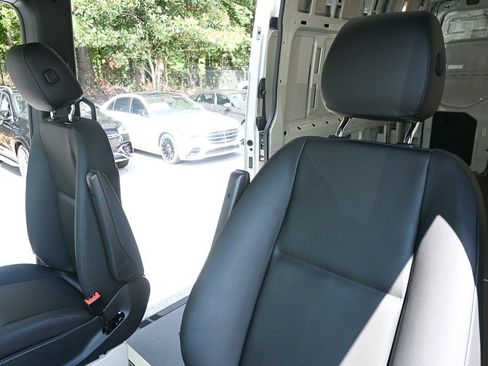 Used 2025 Mercedes-Benz Sprinter 2500 image 5