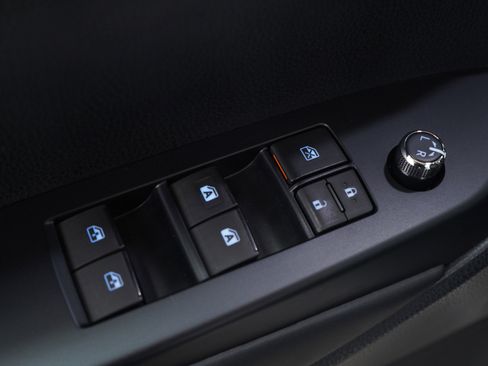 Used 2019 Toyota Highlander XLE image 24