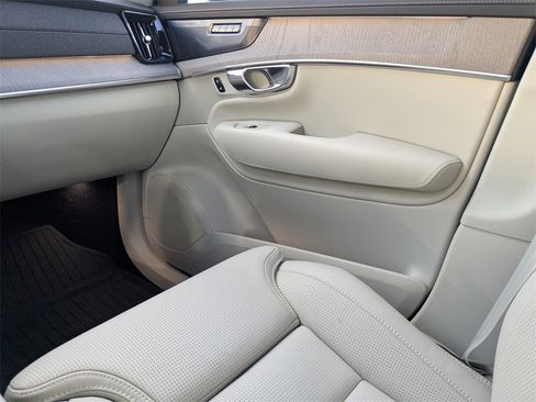 Certified 2026 Volvo XC90 B6 Ultra w/ Protection Package Premier image 7